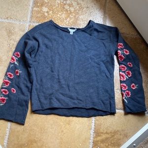 American Eagle xs Gray floral embroidery sweatshirt